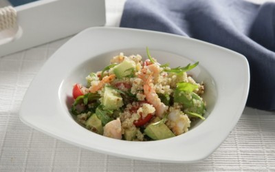 Receta fácil de Quinoa con aguacate, tomate y gambas